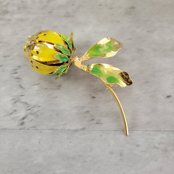 Vintage Enamel Flower Brooch Yellow Gold Tone Green Fairy - Picture 1 of 8
